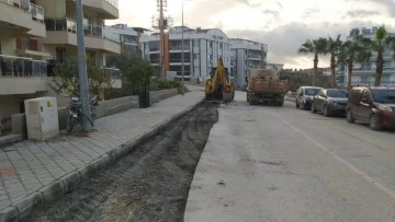 Belediye Hizmet Ekipleri 24 saat Kuşadası i&ccedil;in &ccedil;alışıyor