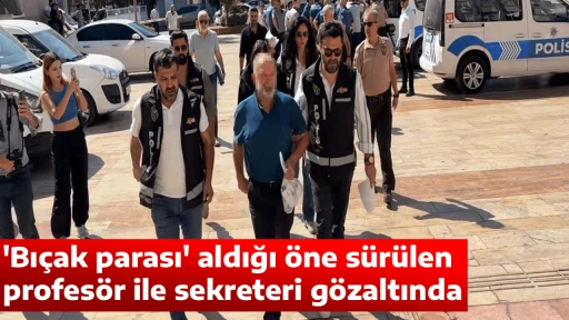 'Bı&ccedil;ak parası' aldığı &ouml;ne s&uuml;r&uuml;len profes&ouml;r ile sekreteri g&ouml;zaltında