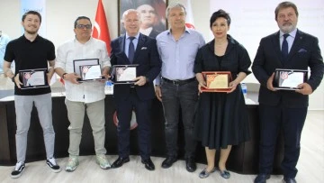 Bilimsel Eczacılığın 184. yılında vefakar ve cefakar eczacılara &ouml;d&uuml;l