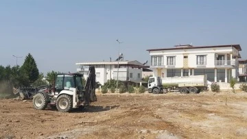 Buharkent ekipleri, &ccedil;ocuk parkı i&ccedil;in kolları sıvadı
