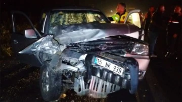 Buharkent&rsquo;te 4 aracın karıştığı feci kaza: 2 &ouml;l&uuml;, 1 yaralı