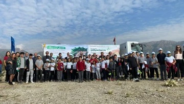 Buharkent'te ağa&ccedil; fidanları toprakla buluştu