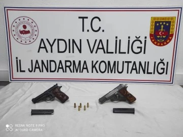 Buharkent&rsquo;te durdurulan ara&ccedil;ta silah ele ge&ccedil;irildi