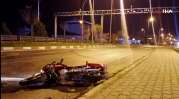 Buharkent'te motosiklet kazası: Yola savrulan 24 yaşındaki gen&ccedil; hayatını kaybetti