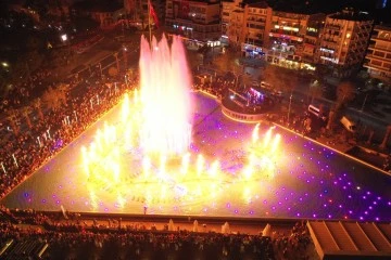 B&uuml;y&uuml;kşehir'in 100. yıl lazer ışık g&ouml;sterisi b&uuml;y&uuml;k beğeni topladı