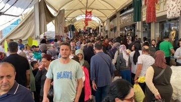 &Ccedil;arşı ve sokaklarda bayram yoğunluğu