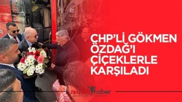 CHP&rsquo;li G&ouml;kmen &Ouml;zdağ&rsquo;ı &ccedil;i&ccedil;eklerle karşıladı