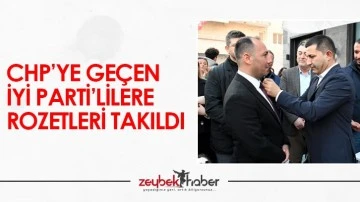 CHP&rsquo;ye ge&ccedil;en İYİ Parti&rsquo;lilere rozetleri takıldı