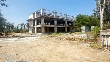 &Ccedil;ine&rsquo;de Gen&ccedil;lik Merkezi ve y&uuml;zme havuzu &ccedil;alışmaları hız kesmiyor