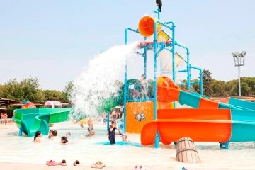 &Ccedil;OCUKLAR BAŞKAN &Ccedil;ER&Ccedil;İOĞLU&rsquo;NUN AYDIN&rsquo;A KAZANDIRDIĞI TEKSTİL PARK&rsquo;TAKİ AQUAPARK&rsquo;TA G&Ouml;N&Uuml;LLERİNCE EĞLENİYOR