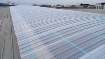 Davutlar kapalı pazar yerinin &ccedil;atısı yenilendi