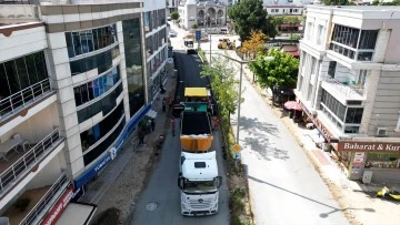 Davutlar Mahallesi&rsquo;ne 25 bin metrekare sıcak asfalt