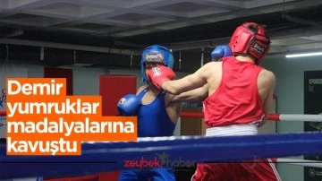 Demir yumruklar madalyalarına kavuştu