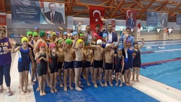 Depremzede &ccedil;ocuklara y&uuml;zme eğitimi