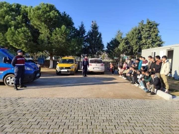Didim'de 39 d&uuml;zensiz g&ouml;&ccedil;men ve 4 organizat&ouml;r yakalandı