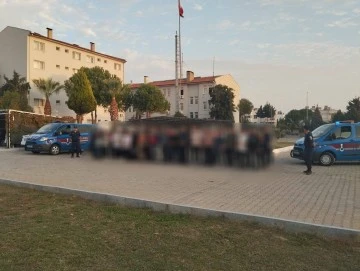 Didim'de 78 d&uuml;zensiz g&ouml;&ccedil;men yakalandı