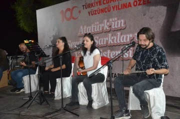 Didim'de Atat&uuml;rk&rsquo;&uuml;n sevdiği şarkılar seslendirildi