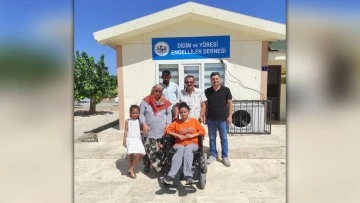 Didim&rsquo;de engelli kıza tekerlekli sandalye verildi