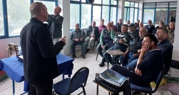 Didim&rsquo;de &uuml;reticilere zeytin ve zeytinyağı eğitimi verildi 