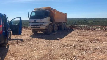 Didim&rsquo;de vadiyi hafriyatla doldururken yakalandılar