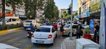 Direksiyon hakimiyetini kaybetti, 5 araca &ccedil;arptı