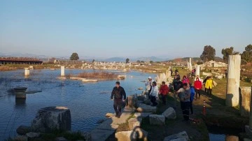 Doğaseverler, &lsquo;Yarışlar kenti Magnesia&rsquo;yı keşfetti
