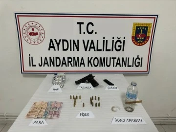 Durdurulan ara&ccedil;tan yeşil re&ccedil;eteli uyuşturucu &ccedil;ıktı