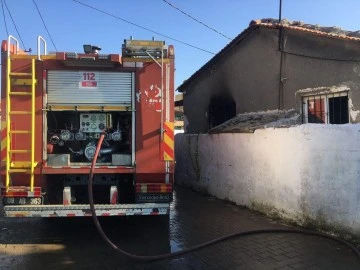 Elektrikli battaniyeden &ccedil;ıkan yangında hayatını kaybetti