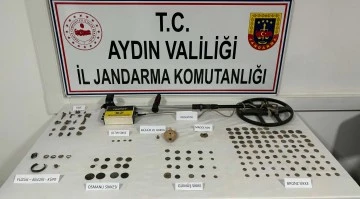 Elindeki tarihi eserleri 40 bin dolara satmak isterken su&ccedil;&uuml;st&uuml; yakalandı