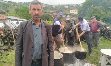 Emekli oldu, binlerce kişiye keşkek ikram etti