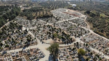 Emekli şehri Aydın&rsquo;da 20 yılda 16 bin mezar kapasitesine sahip Kemer Mezarlığı doldu