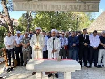 Filistin'de hayatını kaybeden M&uuml;sl&uuml;manlar i&ccedil;in gıyabi cenaze namazı kılındı