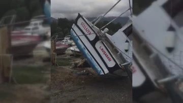 Fırtınaya dayanamayan balık&ccedil;ı tekneleri kıyıya vurdu