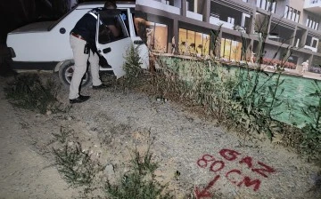 Gaz sızdıran &ccedil;alıntı otomobil, terk edilmiş halde bulundu