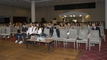 Geleceğin hekimleri Kuşadası&rsquo;nda buluştu