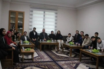 Gen&ccedil;ler ve yaşlılar arasında g&ouml;n&uuml;l k&ouml;pr&uuml;leri kuruluyor