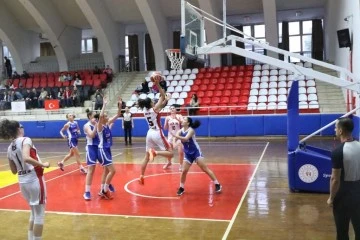 Gen&ccedil;lik Spor M&uuml;d&uuml;rl&uuml;ğ&uuml;&rsquo;n&uuml;n kadın basketbol takımı ilk ma&ccedil;ına &ccedil;ıktı