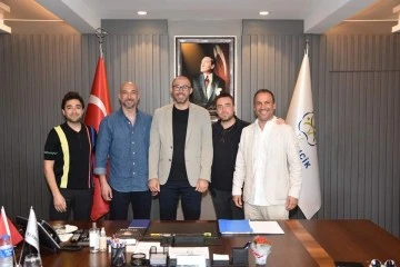 Germencik Belediye Başkanı Zencirci, &uuml;nl&uuml; şarkıcı Dalkılı&ccedil;'ı ağırladı