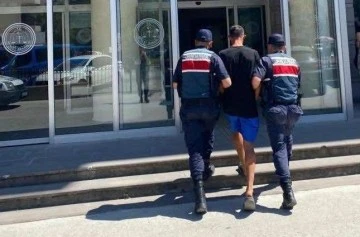 G&ouml;&ccedil;men ka&ccedil;ak&ccedil;ısı jandarmaya takıldı