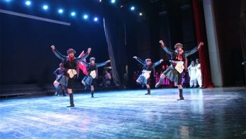 G&uuml;rcistan&rsquo;daki festivalde Nazilli Halk Dansları Topluluğu dikkat &ccedil;ekti