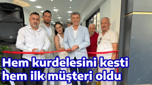 Hem kurdelesini kesti, hem ilk m&uuml;şteri oldu