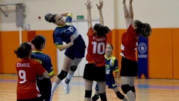 Hentbolun yıldızları Kuşadası&rsquo;nda
