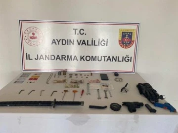 Hırsızlık ş&uuml;phelisi jandarmaya takıldı