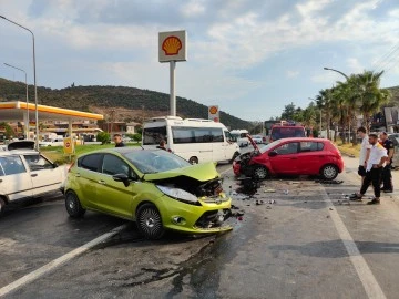 İki otomobil kafa kafaya &ccedil;arpıştı: 1 yaralı