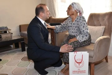 İl Sağlık M&uuml;d&uuml;r&uuml; Şenkul, yaşlı &ccedil;ınarları unutmadı