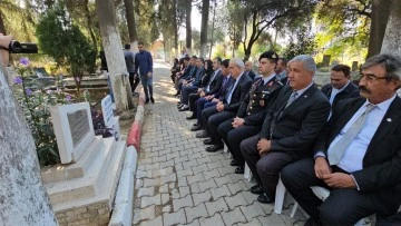 İlk kadın muhtar G&uuml;l Esin mezarı başında anıldı