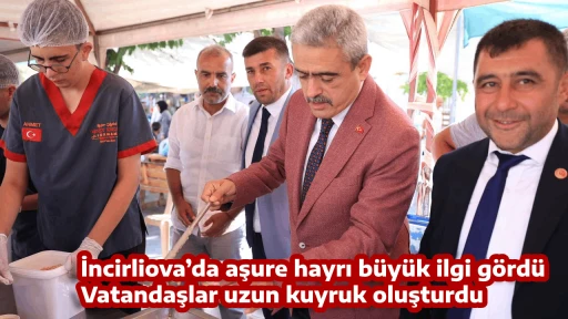 İncirliova&rsquo;da aşure hayrı b&uuml;y&uuml;k ilgi g&ouml;rd&uuml;, Vatandaşlar uzun kuyruk oluşturdu