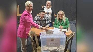 İYİ Partili Filiz Mahle&ccedil;lioğlu oyunu kullandı
