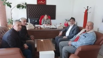 İYİ Partili İnal &ccedil;alışmalarını s&uuml;rd&uuml;r&uuml;yor
