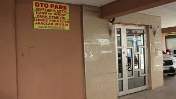 İzinsiz parklardan bıkan y&ouml;netici &ccedil;areyi afiş asmakta buldu